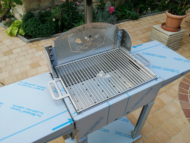 Spanferkelgrill aus Edelstahl